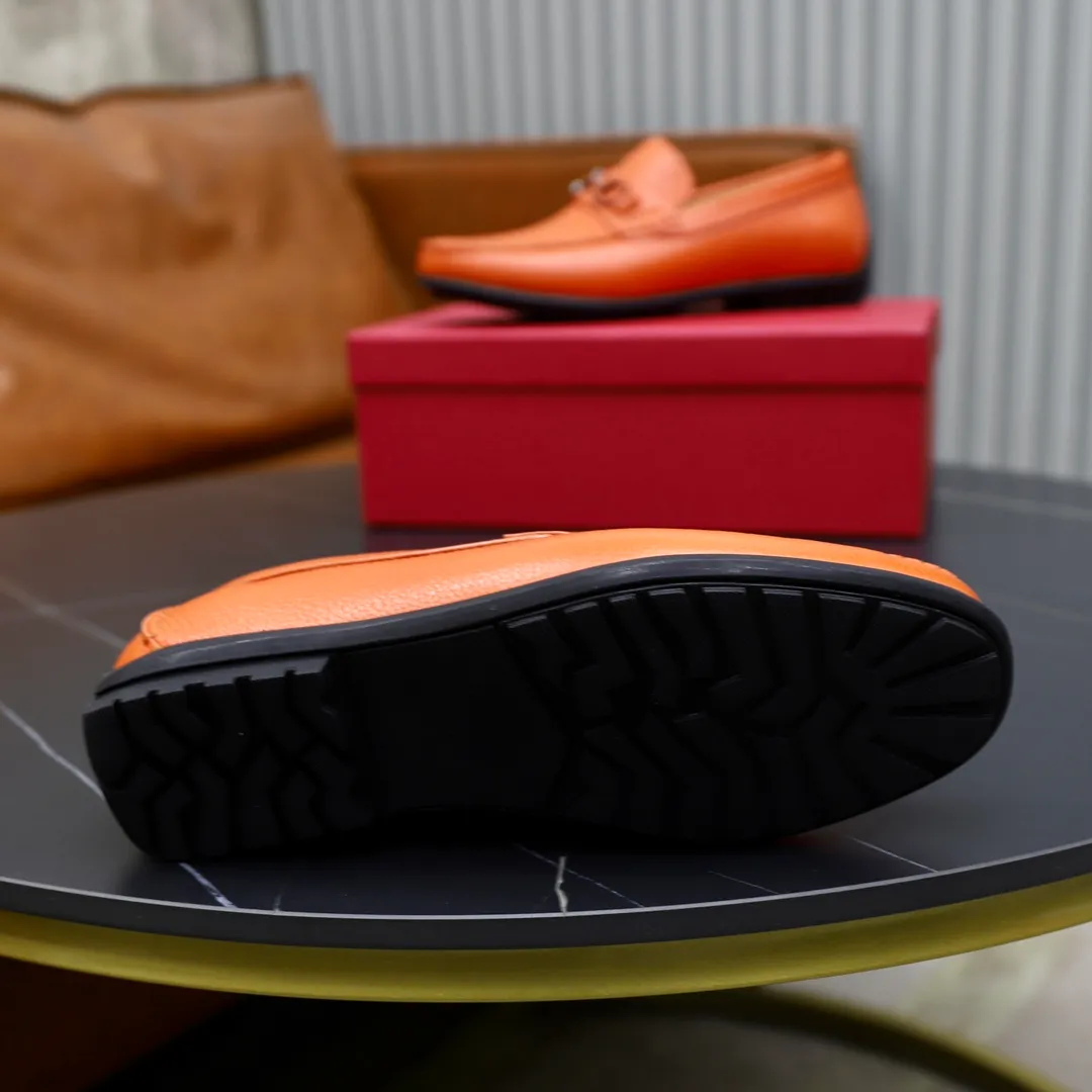 Men's shoes: 260🙅‍♂️🙅‍♂️🙅‍♂️Niuli Brand: Ferragamo Standard code: Men's code 38/44 (45 customized) Grade: Same as the official website Material: Original imported cowhide leather lining Original wear-resistant lightweight outsole Style category: Men's casual slip-on shoes Distinguished luxury brand elements top luxury Color: Actual picture color